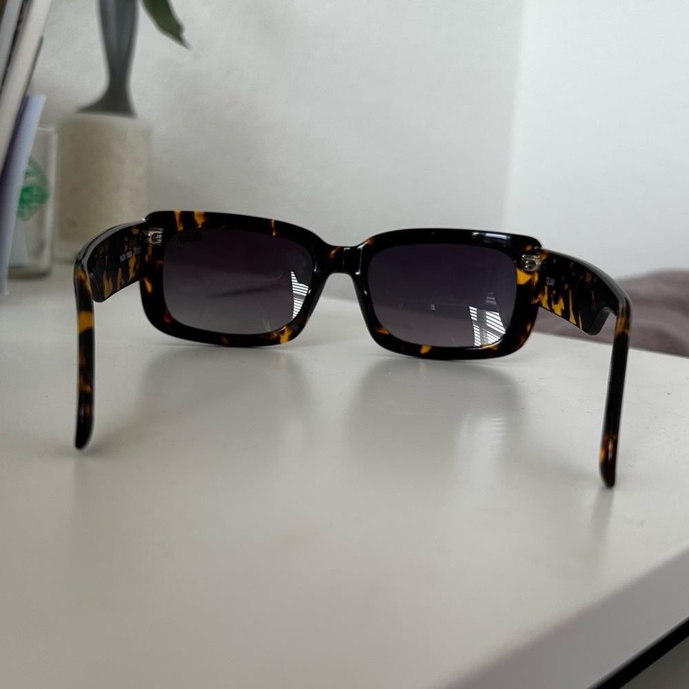 Quay Yada Yada Tortoise/Smoke Sunglasses - Picture 7 of 9
